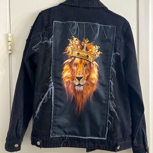 Black denim jacket, oversized look, size small, Fashion Nova, crowned loin print